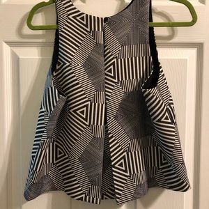 Cute top never worn! Cute w/ jeans or trousers
